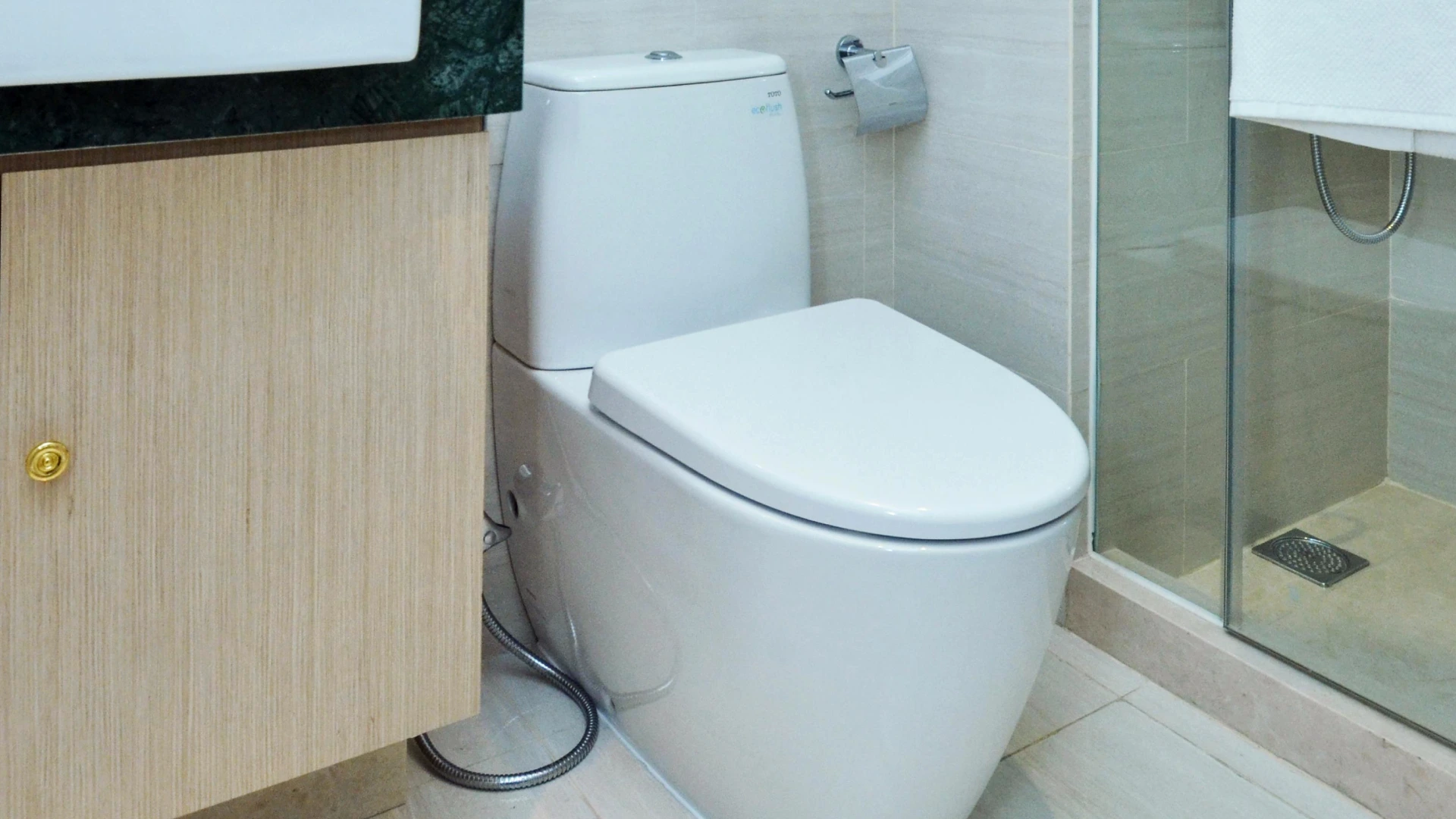 smooth edge toilet